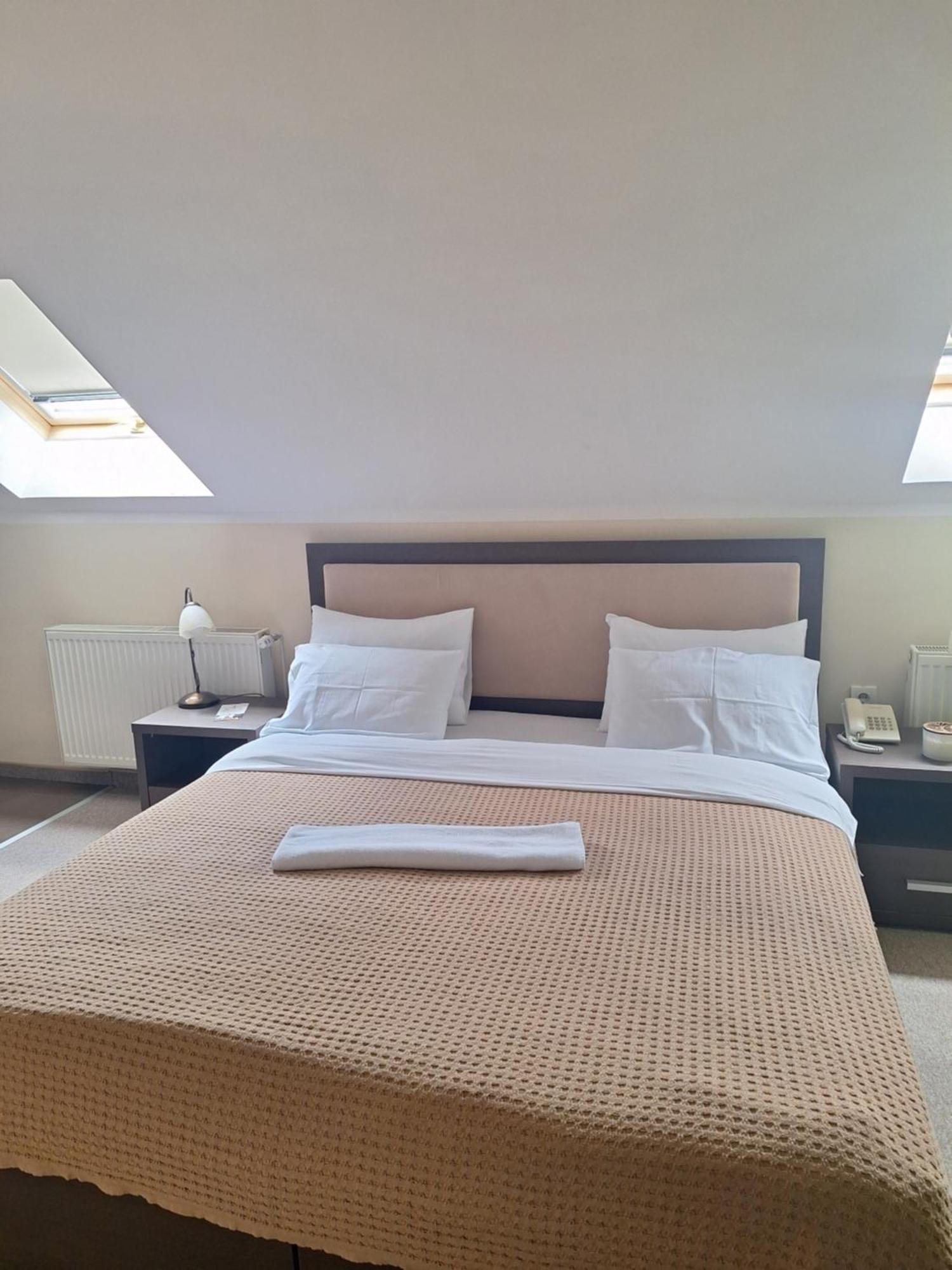 Garni Hotel Ema 크라구예바츠 외부 사진