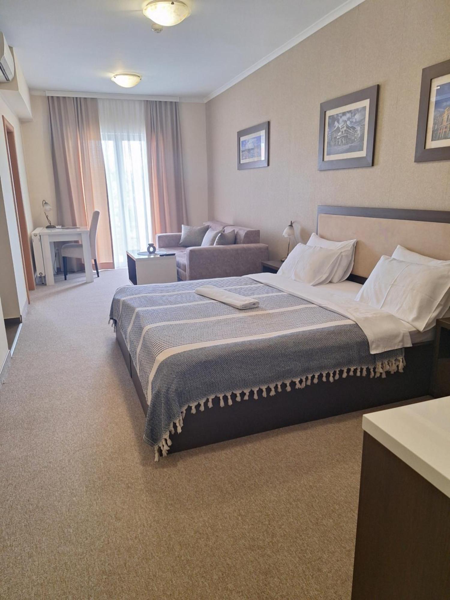 Garni Hotel Ema 크라구예바츠 외부 사진