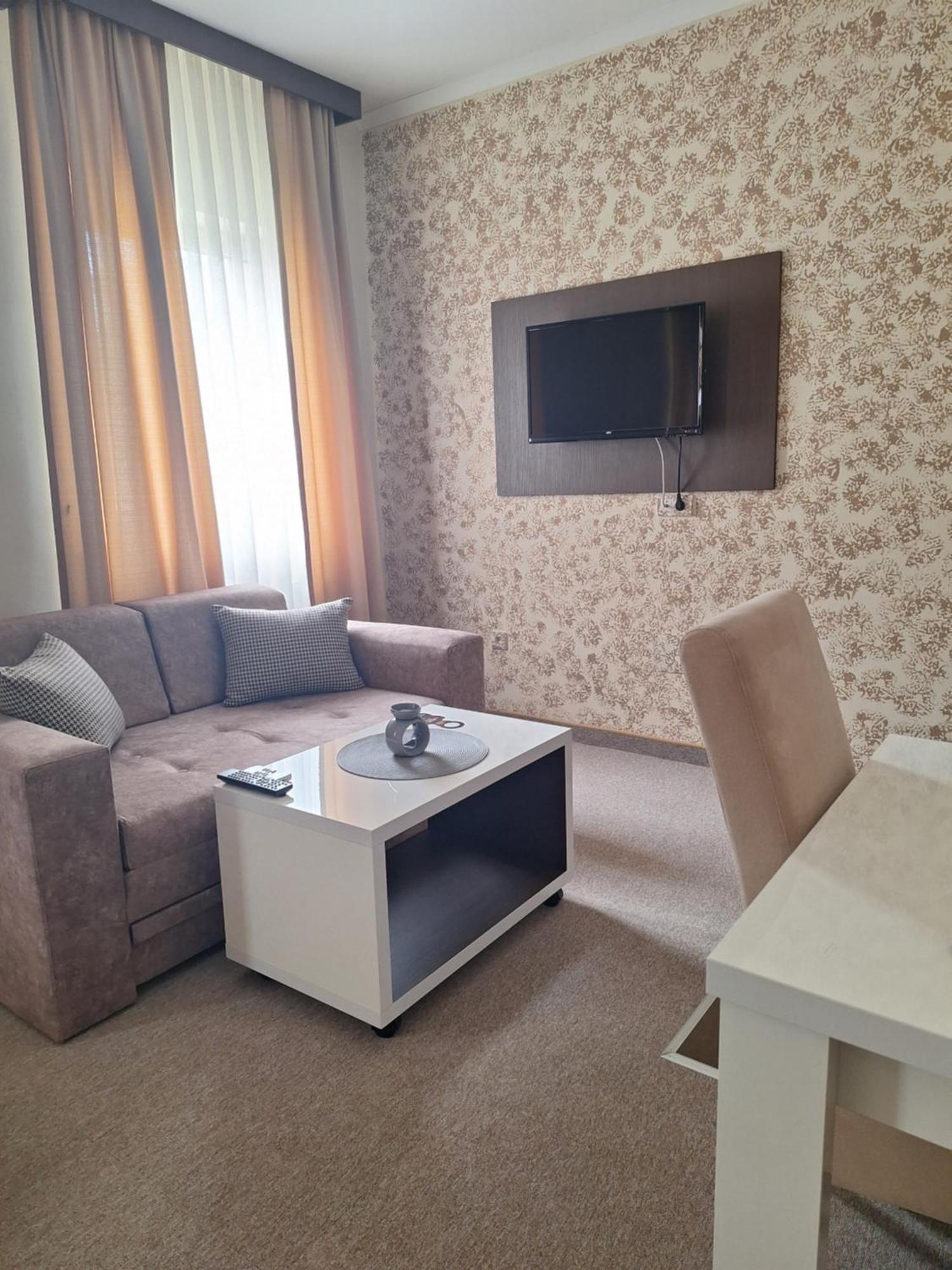 Garni Hotel Ema 크라구예바츠 외부 사진