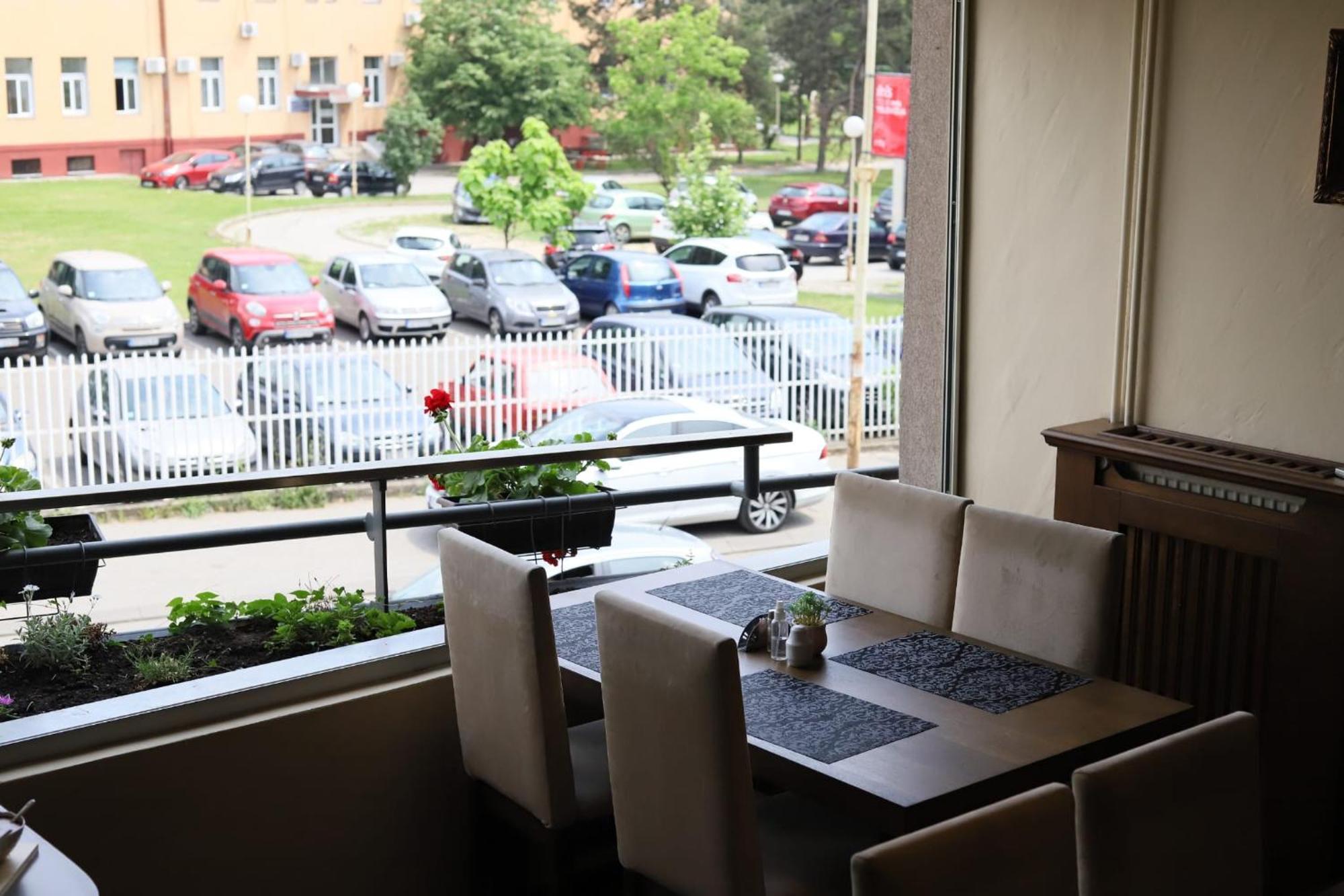 Garni Hotel Ema 크라구예바츠 외부 사진