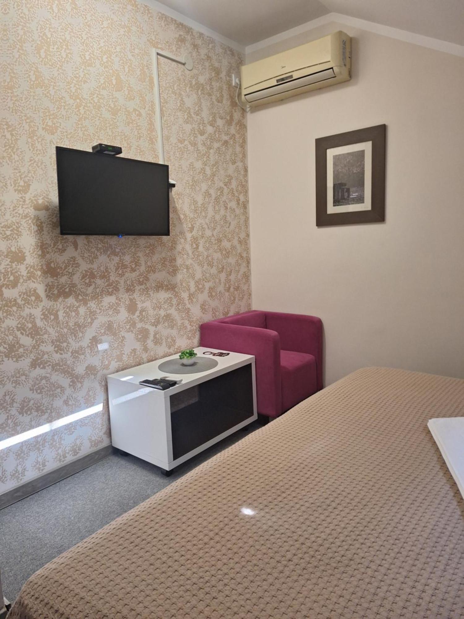 Garni Hotel Ema 크라구예바츠 외부 사진