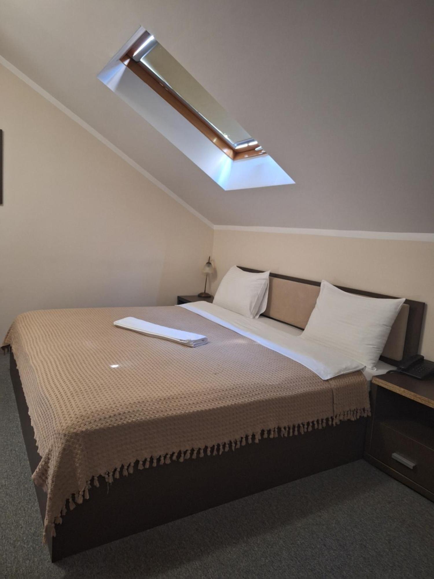 Garni Hotel Ema 크라구예바츠 외부 사진