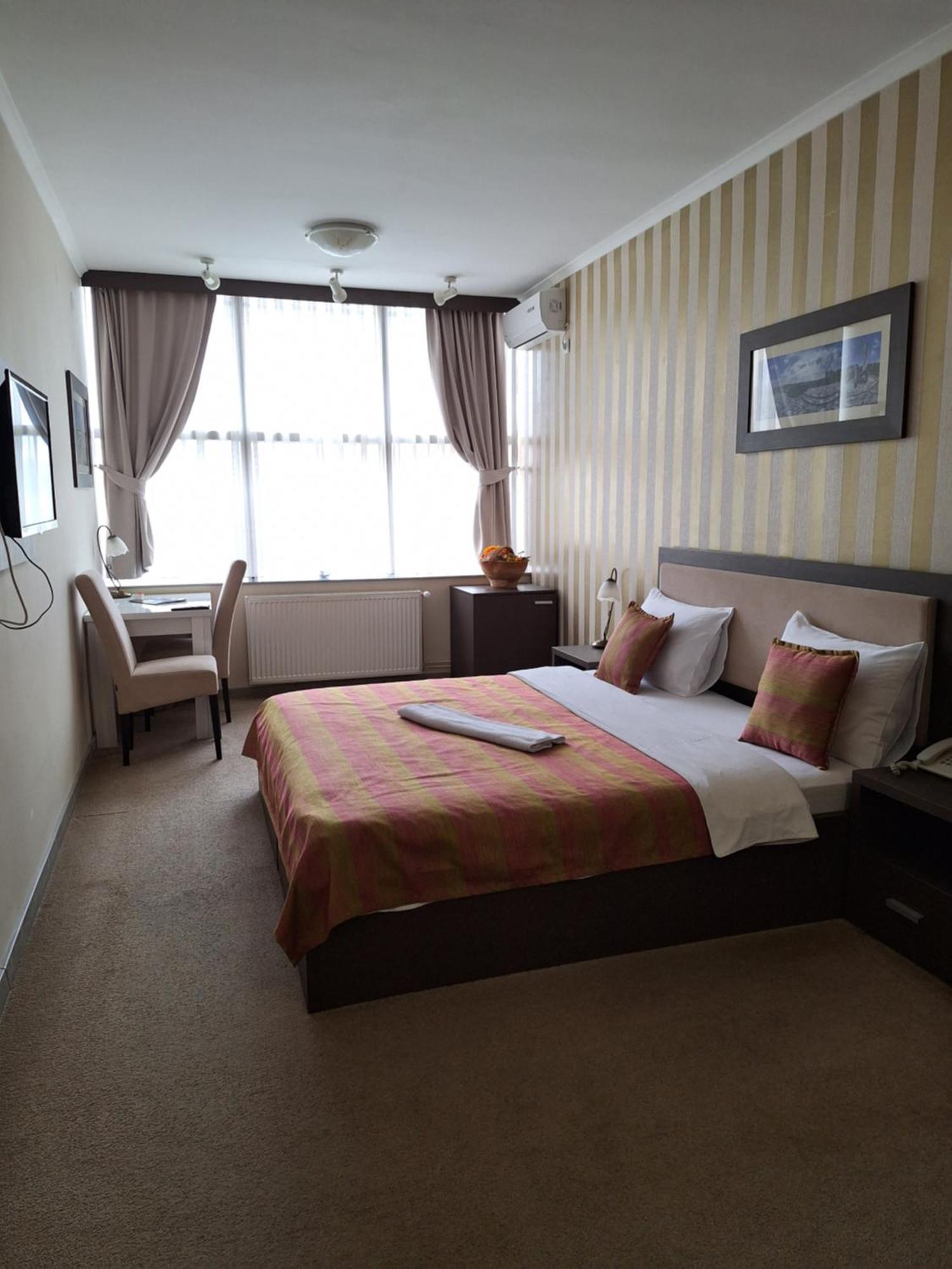 Garni Hotel Ema 크라구예바츠 외부 사진